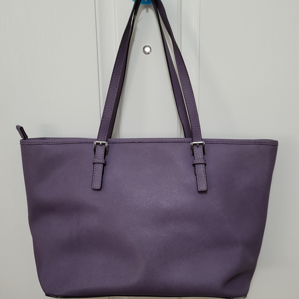 Chic MICHAEL KORS Leather Purple (Iris) Bag / Tote with Spacious Interior - Picture 2 of 13